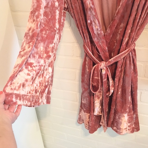 Betsey Johnson Mini Robe Hoodie Crushed Velvet Pink Ruffled hem Flare sleeve M/L - Picture 11 of 13